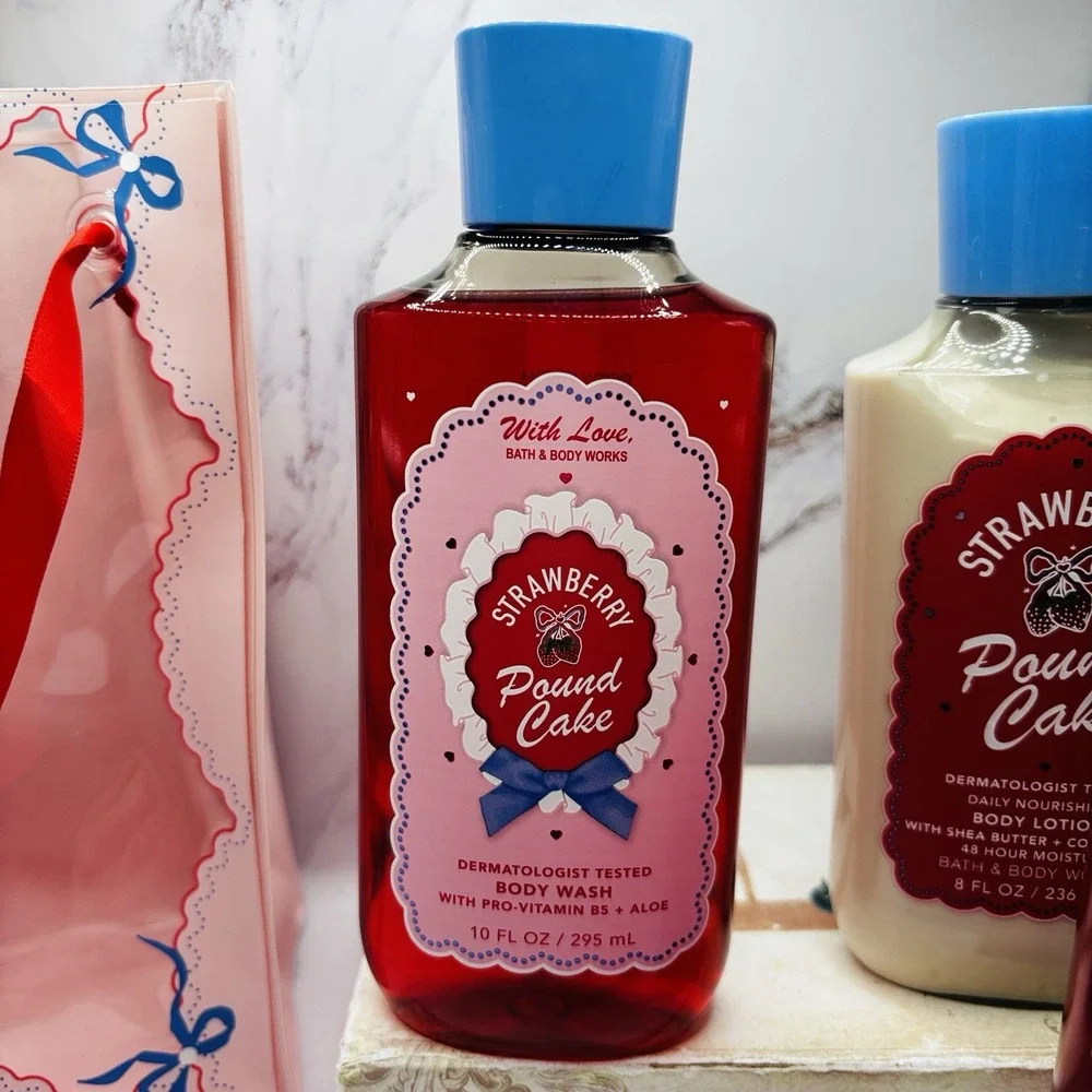 Bath & Body Works Strawberry Pound Cake With Love 4 Piece Gift Set New